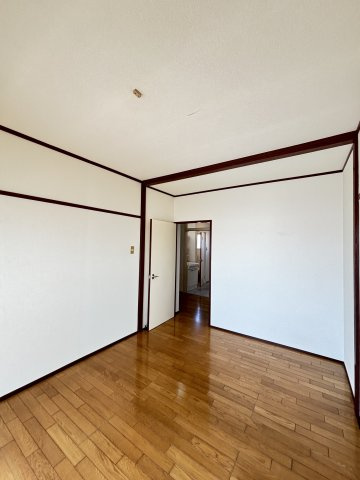 茜屋マンションの居間・リビング