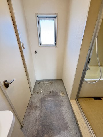 茜屋マンションの玄関