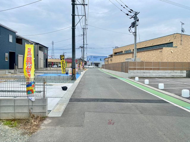 筑後市大字久富の新築一戸建の前面道路含む現地写真