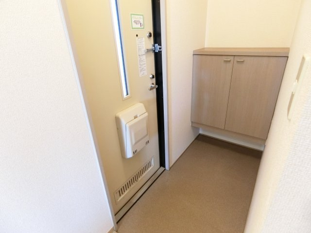 【玄関】 | ヴェルドミール M | 下駄箱付きで靴も収納できます。