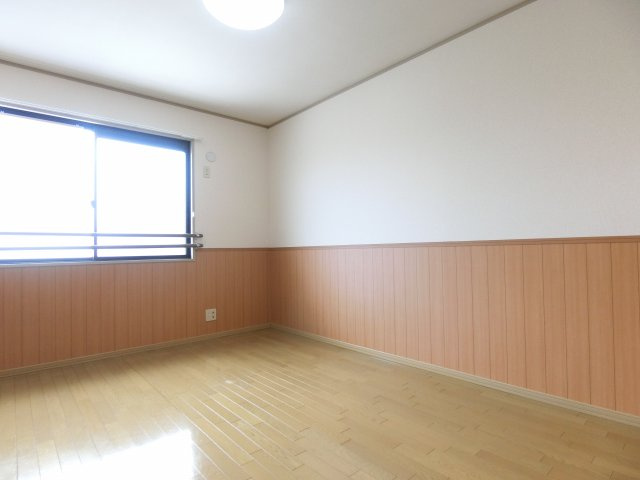 【その他】 | ヴェルドミール M | 独立した洋室は寝室として使えます。