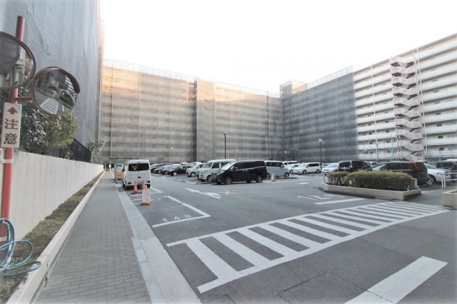 関目グリーンハイツD棟の駐車場