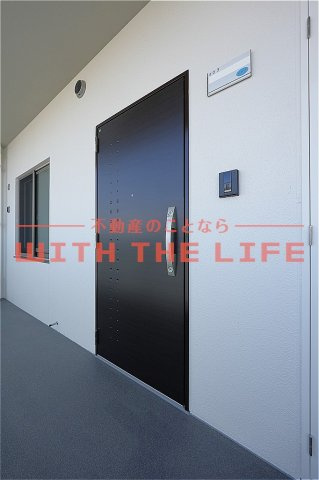 マンションR【10,000円キャッシュバック対象物件】の玄関|ゆったりとしたリビングです