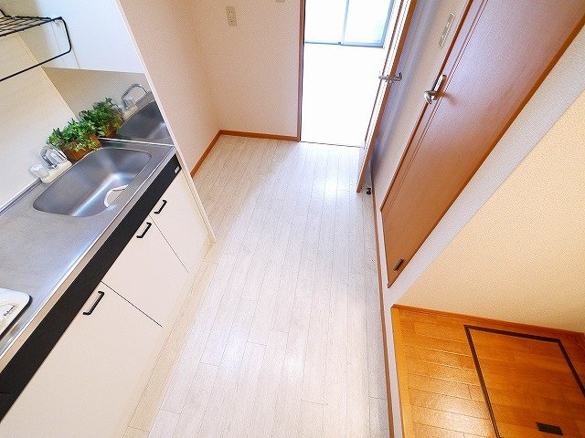 カラコレスのその他|清潔感のある廊下部分です