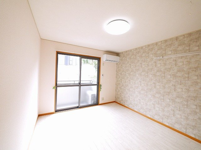 カラコレスの居間・リビング|こちらの居間で趣味の時間をお楽しみください