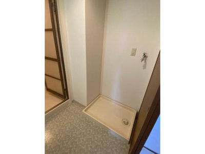 【設備】 | 自治医大アーバンコンフォート | 洗濯機置き場
