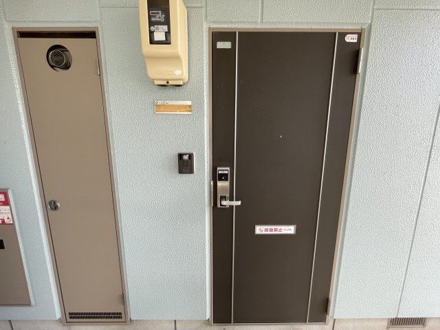 ボヌール鍋山の玄関