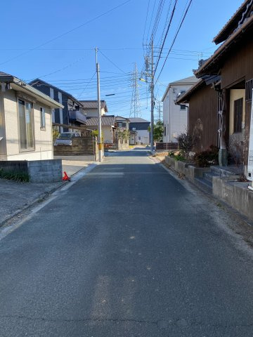 2区画分譲地　豊橋市　北側の前面道路含む現地写真