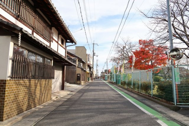 近江八幡市為心町中　売土地の前面道路含む現地写真