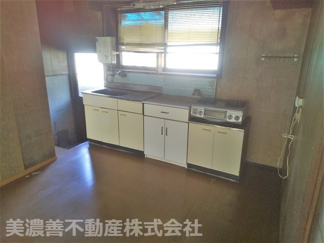 ６０２５３　岐阜市三田洞東戸建のキッチン