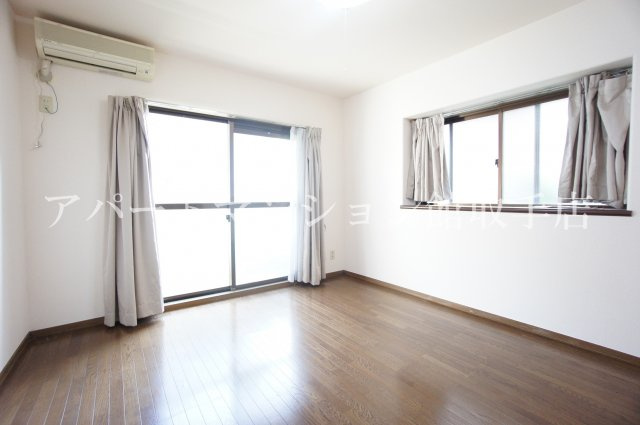 エビハラビルの居間・リビング