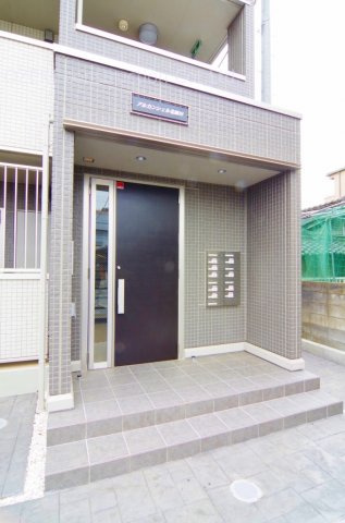 アルカンシェル北越谷のエントランス