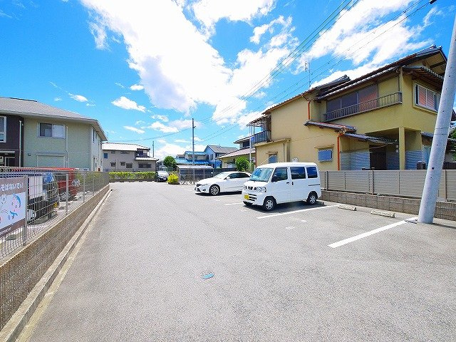リザイア　Ｂ棟の駐車場|駐車場があります