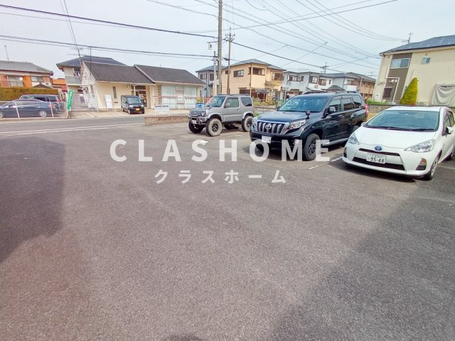 クレイドル住吉Bの駐車場