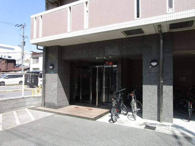コート十三のエントランス