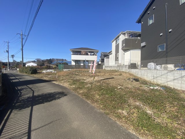 川越市笠幡　建築条件なし売地　JR川越線『笠幡駅』徒歩12分　の前面道路含む現地写真
