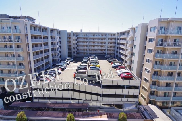 D’グラフォートレイクタウン A棟の駐車場