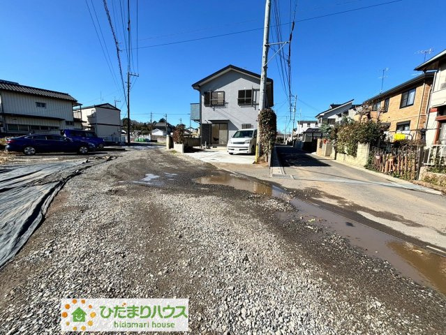 蓮田市黒浜　中古一戸建ての前面道路含む現地写真