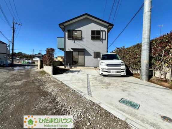 蓮田市黒浜　中古一戸建ての前面道路含む現地写真