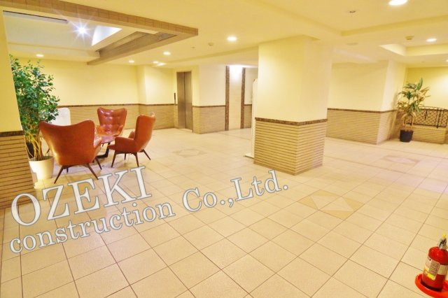 チュリス越谷のエントランス