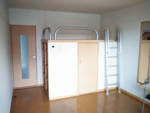 レオパレスアイステイつくばの居間・リビング|画像3