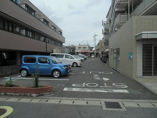 幕張本郷パレスェードの駐車場