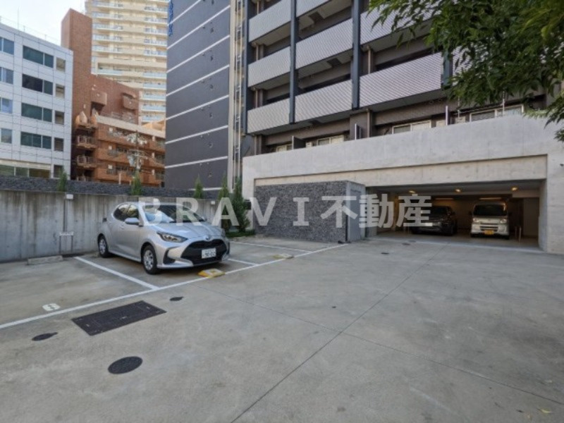 W-STYLE大阪谷町 BRAVI不動産の駐車場