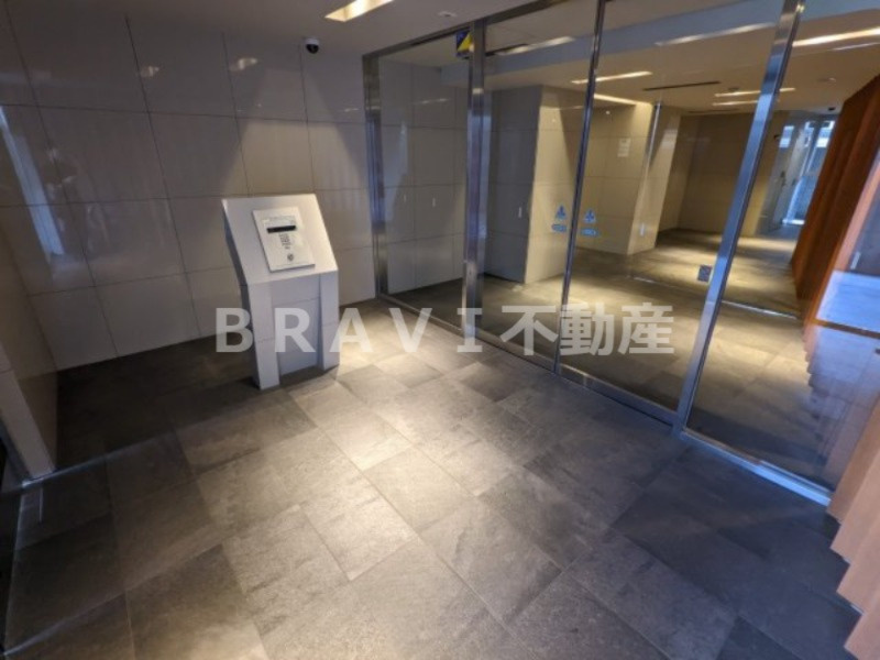 W-STYLE大阪谷町 BRAVI不動産のエントランス