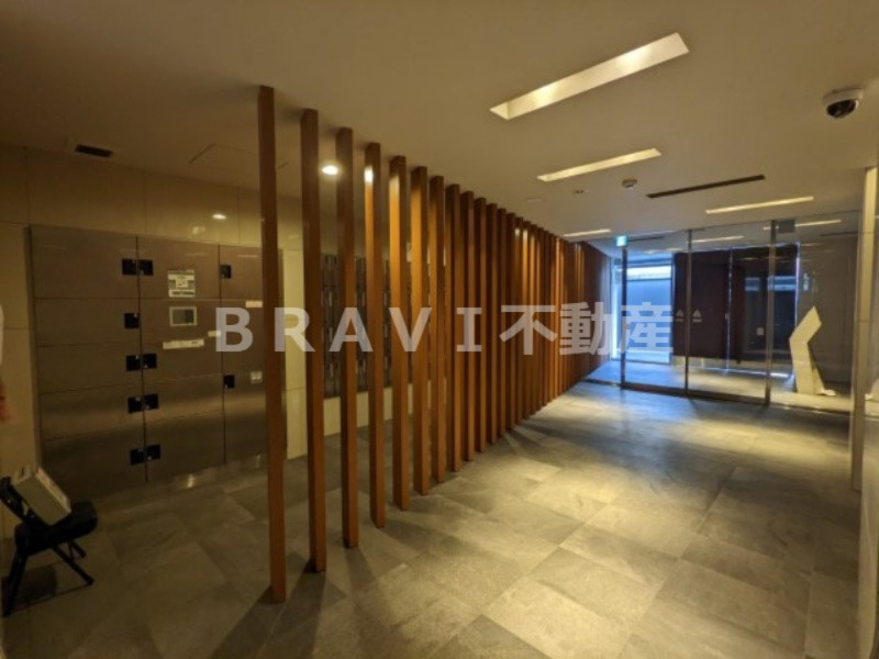 W-STYLE大阪谷町 BRAVI不動産のロビー