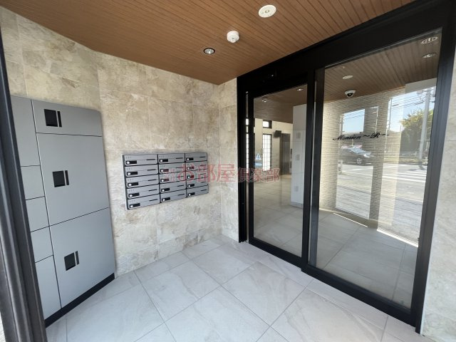 マンションRのエントランス|ゆとりのあるエントランスです