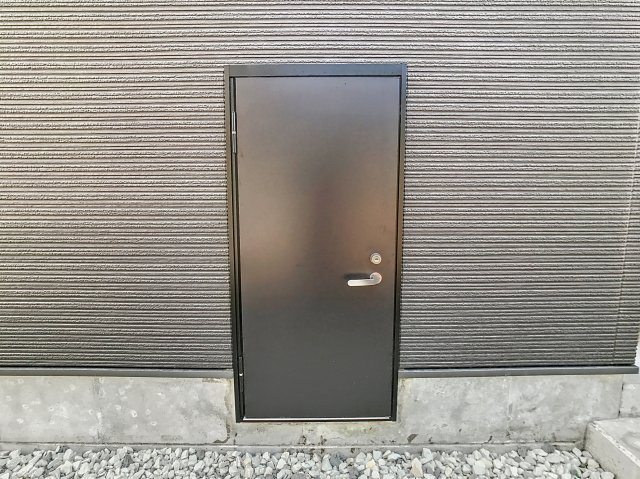 風と光が織りなす家の設備|実はそとにも収納が！！