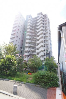 【外観】 | マンション敷地内、緑豊富♪休憩所あります☆
