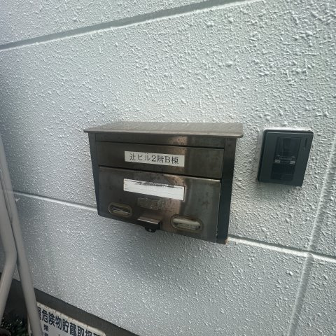 辻ビルのエントランス