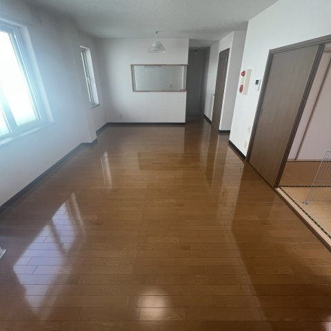 辻ビルの居間・リビング