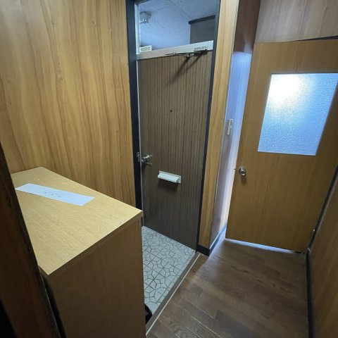 Ｙ１ビルの玄関