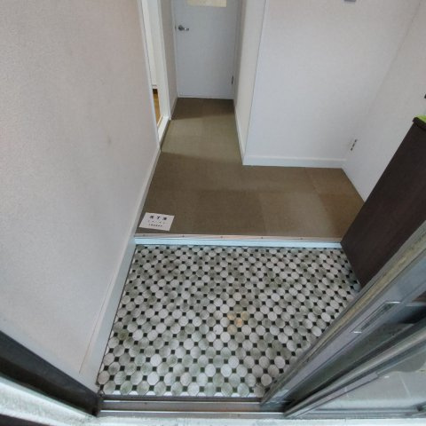 登別市新川町3丁目10-3戸建の玄関