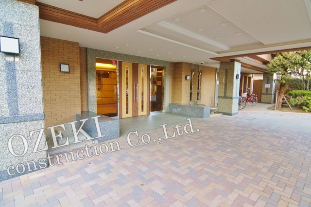 リーデンススクエア新越谷のエントランス