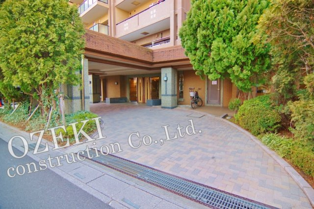 リーデンススクエア新越谷のエントランス