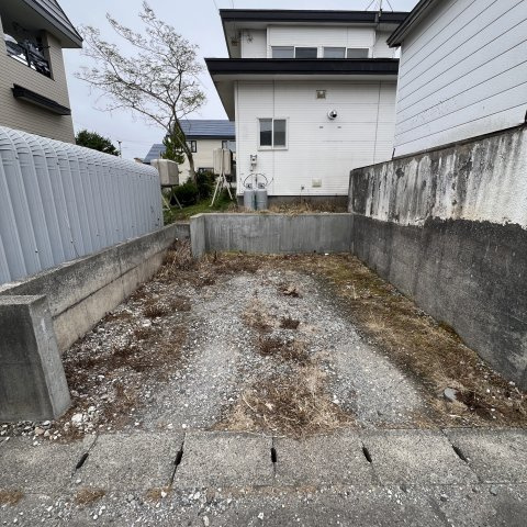 室蘭市八丁平2丁目34-8戸建の駐車場
