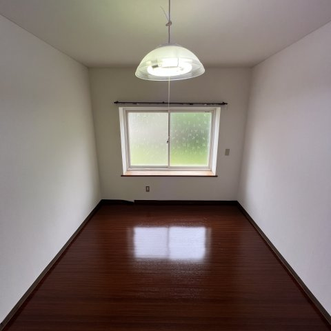 室蘭市八丁平2丁目34-8戸建の洋室