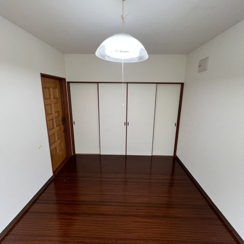 室蘭市八丁平2丁目34-8戸建の洋室