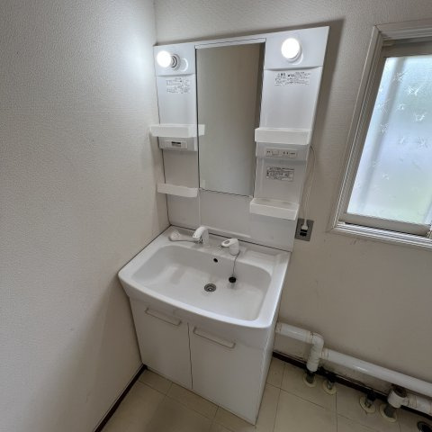 室蘭市八丁平2丁目34-8戸建の洗面所