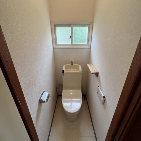 室蘭市八丁平2丁目34-8戸建のトイレ
