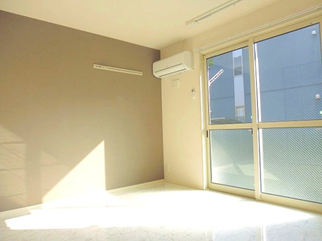 熊本市北区山室３丁目のアパートの居間・リビング