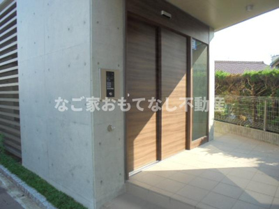 【エントランス】 | アルビレオ（貴生町） | 上小田井駅すぐ近く。アルビレオ