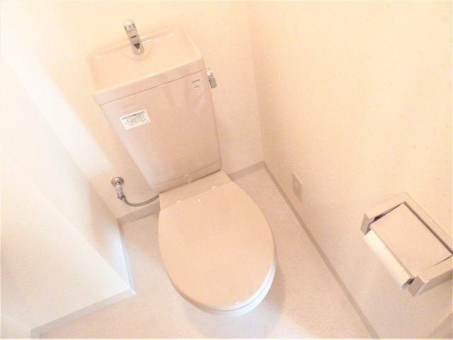 棒やビルのトイレ|別のお部屋の写真です