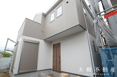 【外観】 | 海老名市国分北2丁目　新築戸建て　全２棟　【仲介手数料無料】 | 建物完成しました！！内見可能です♪
※外構はこれからになります