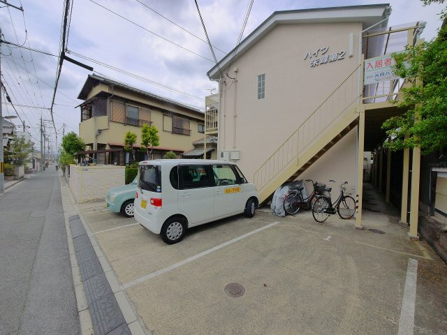 ハイツ朱峰第二の駐車場