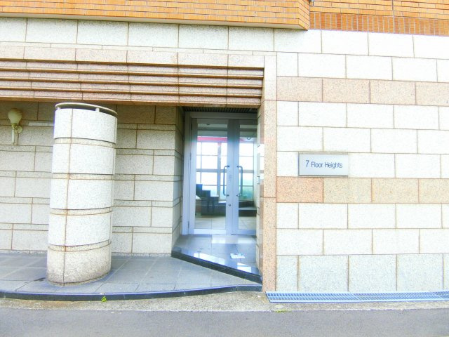 セブンフロアハイツのエントランス