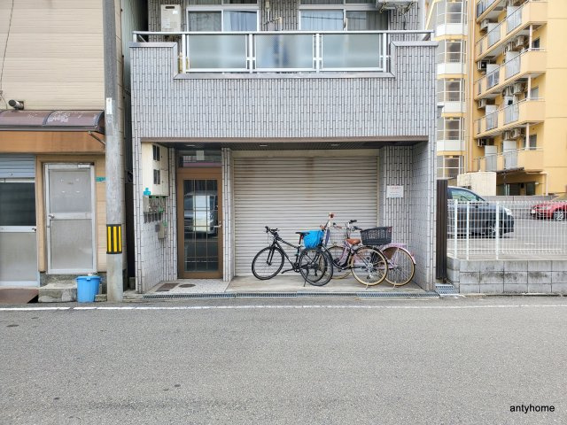 ヨロズマンション　仲介手数料無料のエントランス